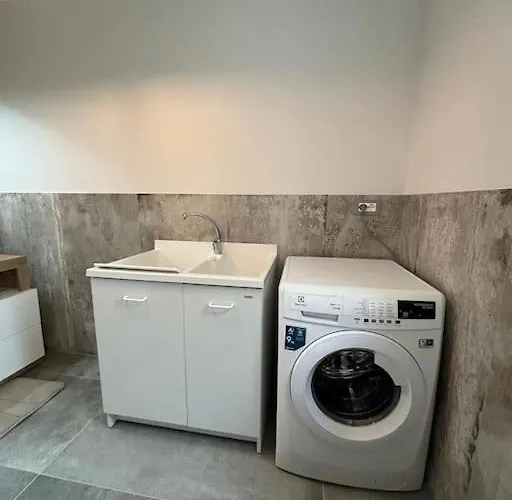 Evan A Due Passi Dal Centro Nyaraló *